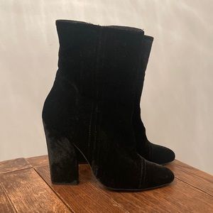 NWOB Shellys London Tater Velvet Chunky Heeled Booties